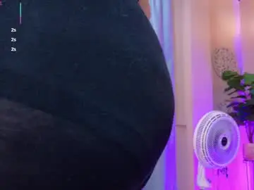 Chaturbate Live Sex Cam of chloerossee