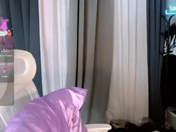 Chaturbate Live Sex Cam of sweetiefox1