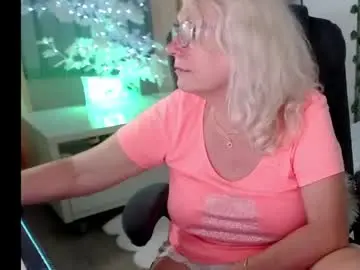 Chaturbate Live Sex Cam of ghertrudequeen