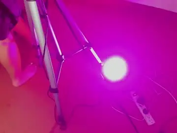 Chaturbate Sex Cam of isa_cute_1
