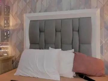 Chaturbate Live Sex Cam of zharia_lux25