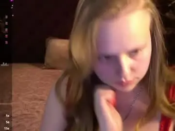 Chaturbate Free Porn Cam of crystallpaws_