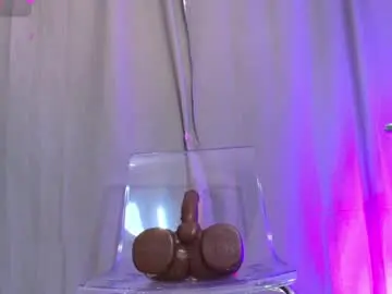 Chaturbate Live Sex Cam of coralkihot