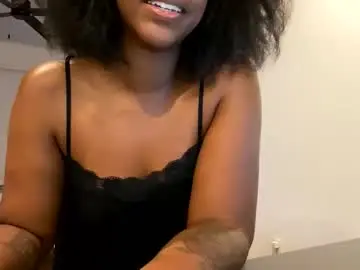 Chaturbate Live Sex Cam of zoemovesme