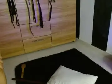 Chaturbate Live Sex Cam of cuteisabella_a