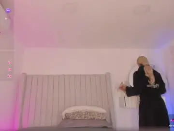 Chaturbate Live Sex Cam of shelynna_azzul