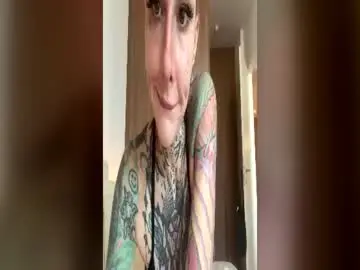 Chaturbate Sex Chat of tattooedlucy_