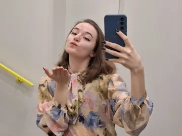 Imlive Live Sex Cam of Melonika