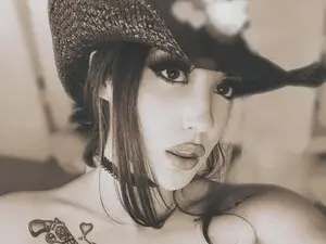 Myfreecams Live Porn of EMMEL1NE