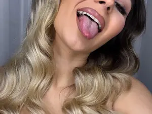 Myfreecams Nude Webcam of AnniaSummer