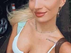Myfreecams Live Sex Cam of Ella_Charm