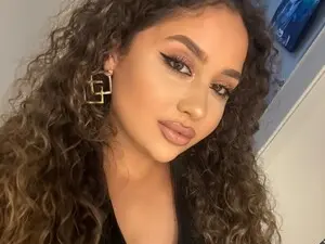 Myfreecams Live Sex Cam of CurlyMaddie
