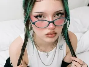Myfreecams Sex Chat of SweetiieVal