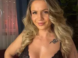 Myfreecams Free Porn Cam of AdelineCarter