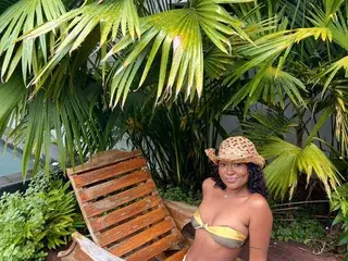 Streamate Live Sex Cam of IvonneBrunettee