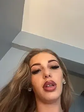 Stripchat Watch Live Sex Cams of SexySofia_69