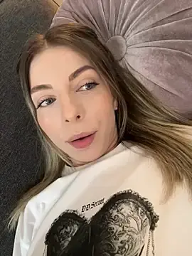 Stripchat Sex Cam of Mia_Ethan