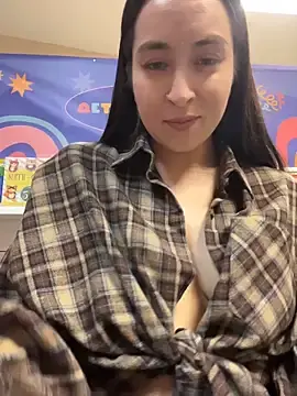 Stripchat Live Sex Cam of Holly_Play