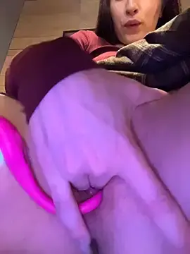 Stripchat Live Sex Cam of Holly_Play