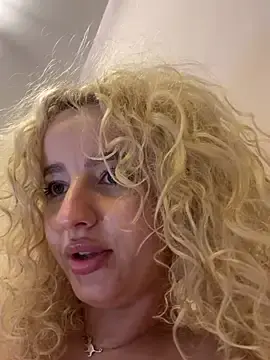 Stripchat Watch Live Sex Cams of Khalee_syyy