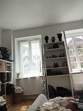Stripchat Free Porn Cam of SkinnyLilly