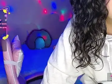Stripchat Live Sex Cam of kim_saenz20