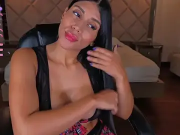 Stripchat Sex Cam of CharlotteCox_
