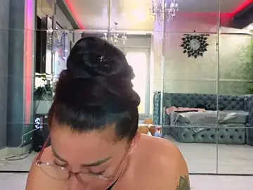 Stripchat Live Sex Cam of Theowonder