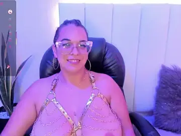 Stripchat Best Webcam of MHONIKBELUCCI