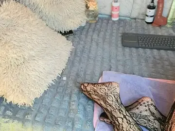 Stripchat Live Sex of maddy1y_