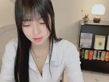 Stripchat Live Sex Cam of Onechestnut