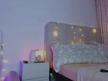 Stripchat Live Sex Cam of TheGloriousSophie