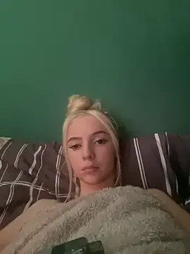 Stripchat Adult Webcam of Glowing_Manny_Riah