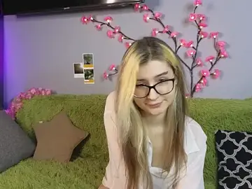 Stripchat Free Porn Cam of HellyCherry
