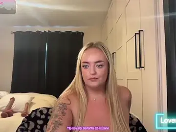 Stripchat Adult Webcam of CurvyWetWife