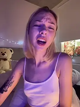 Stripchat Free Porn Cam of _urbestie_