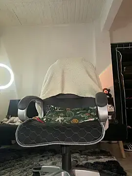 Stripchat Free Live Porn of aly_golden_