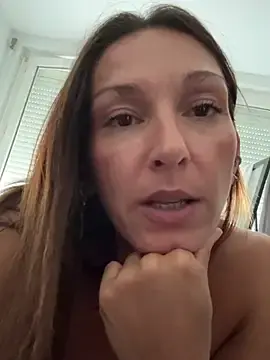 Stripchat Nude Webcam of chiara-loveandlife
