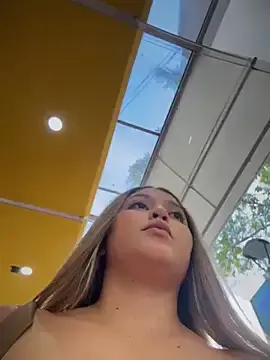 Stripchat Adult Webcam of lunablossom_