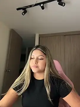 Stripchat Live Porn of lunablossom_