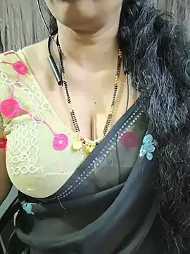 Stripchat Adult Webcams of bhuvana_555