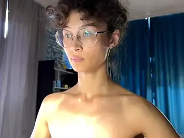 Stripchat Adult Webcam of CurlyWinx