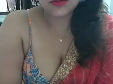 Stripchat Sex Cam of SimmiQueen_77