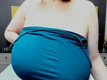 Stripchat Nude Webcam of KiraLeila