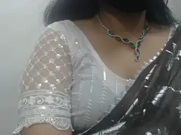 Stripchat Sex Cam of Lovely_Siri_23