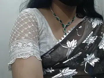 Stripchat Sex Cam of Lovely_Siri_23