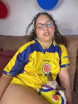 Stripchat Live Sex Cam of Shara_dreams