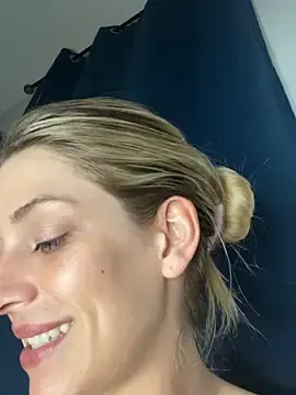 Stripchat Free Porn Cam of Bellalolahot