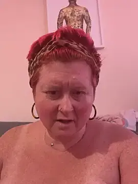 Stripchat Free Live Porn of BustyRedxx