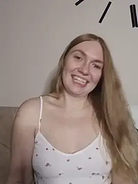 Stripchat Live Sex Cam of KisaVixen